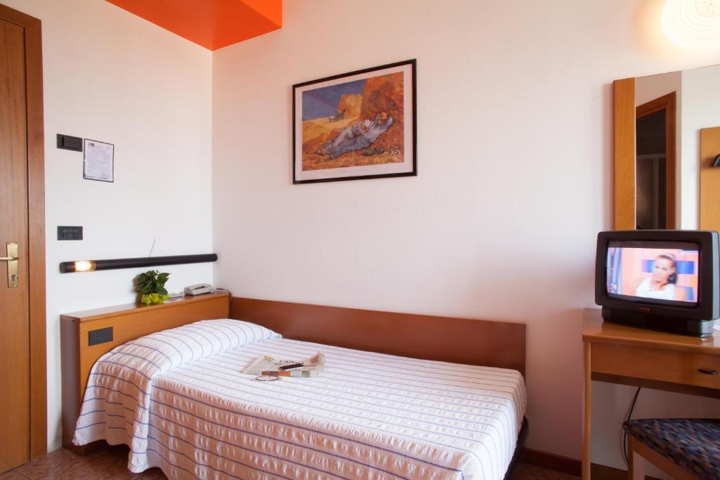 Hotel Pace Torri Del Benaco Quarto foto